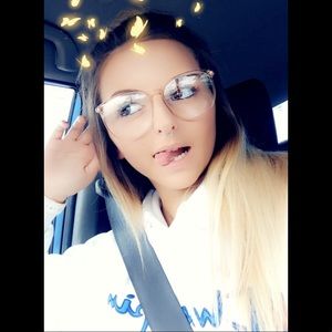 Meet your Posher, Courtney